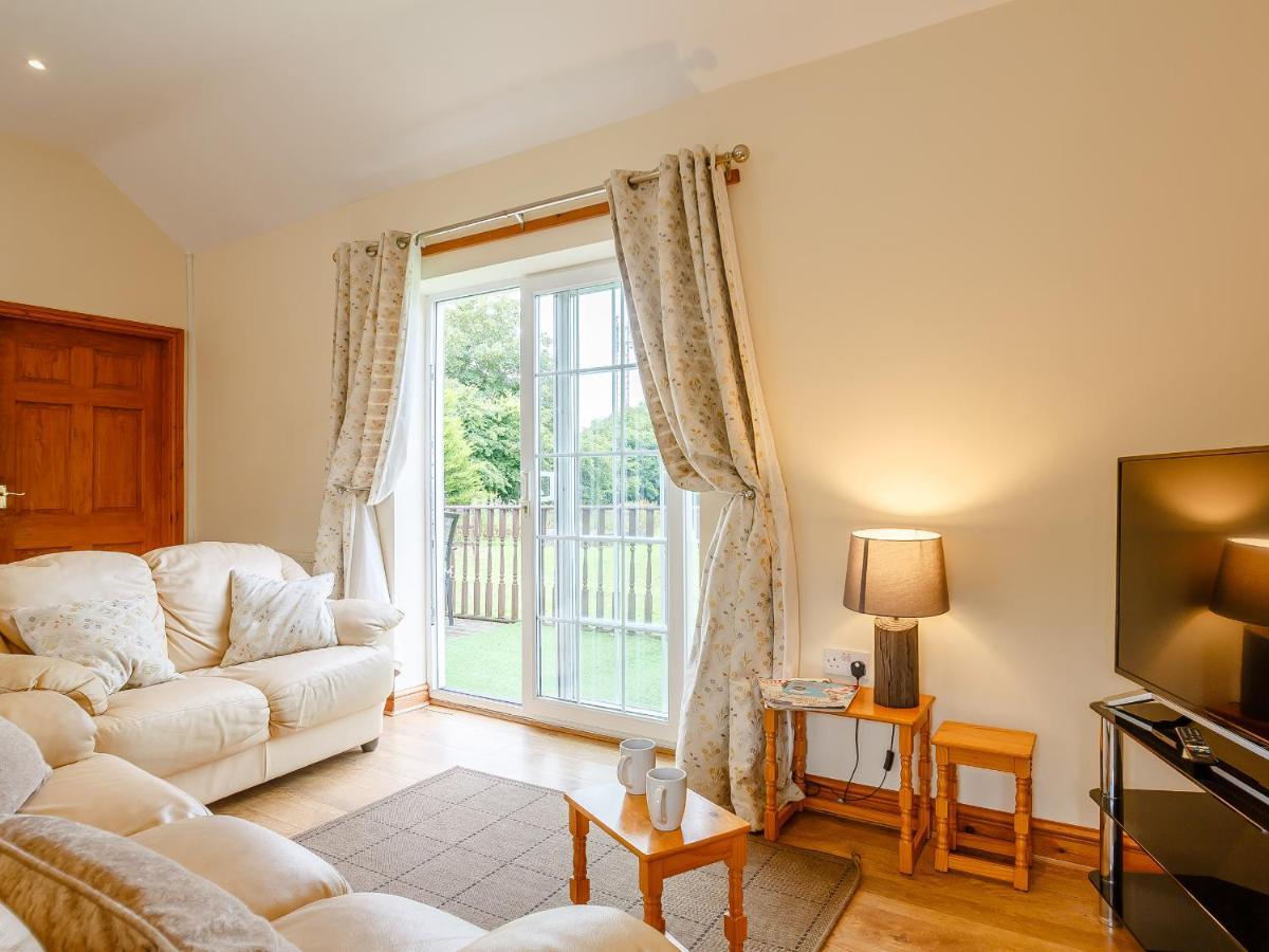 2 Black Horse Cottages Pentraeth Exterior photo